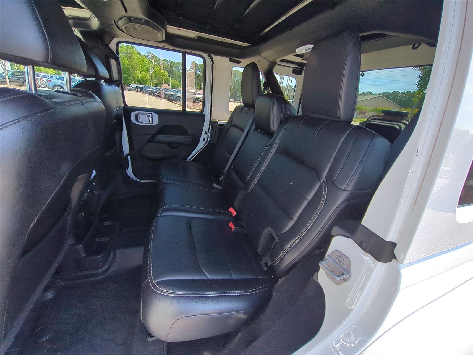 Used 2019 Bright White Clearcoat Jeep Sahara image 31