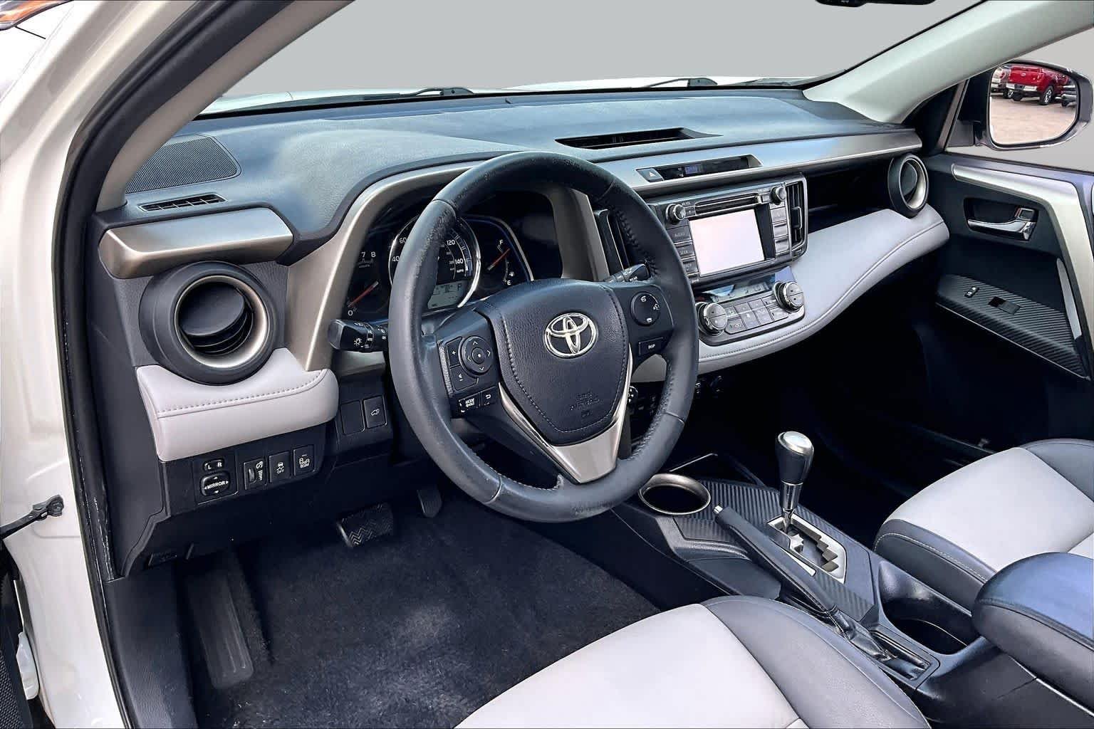 Used 2013 Blizzard Pearl Toyota Limited image 18
