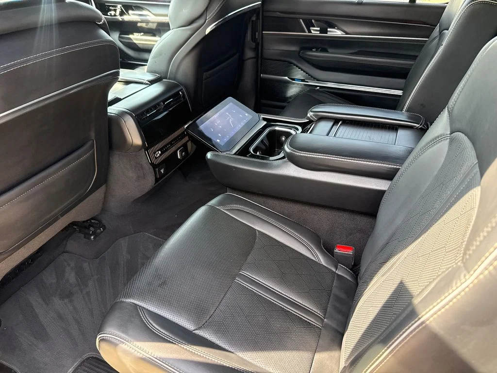 Used 2024 Black Jeep Series II image 17