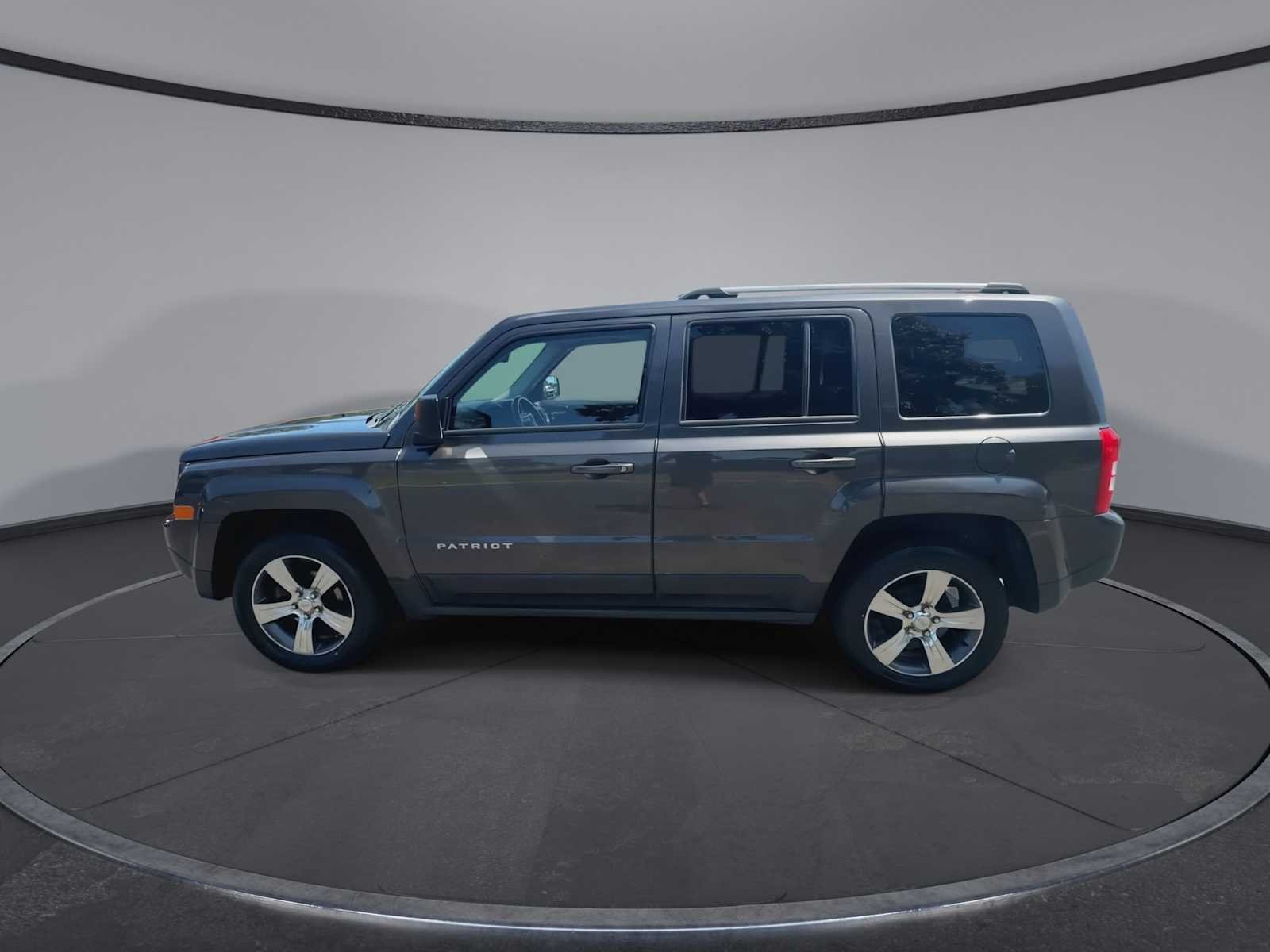 Used 2016 Granite Crystal Metallic Clearcoat Jeep High Altitude Edition image 5