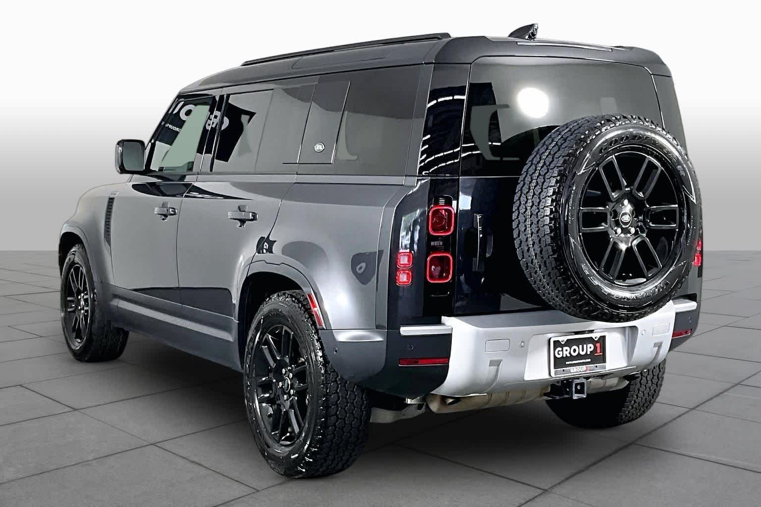 Used 2022 Eiger Grey Metallic Land Rover S image 11