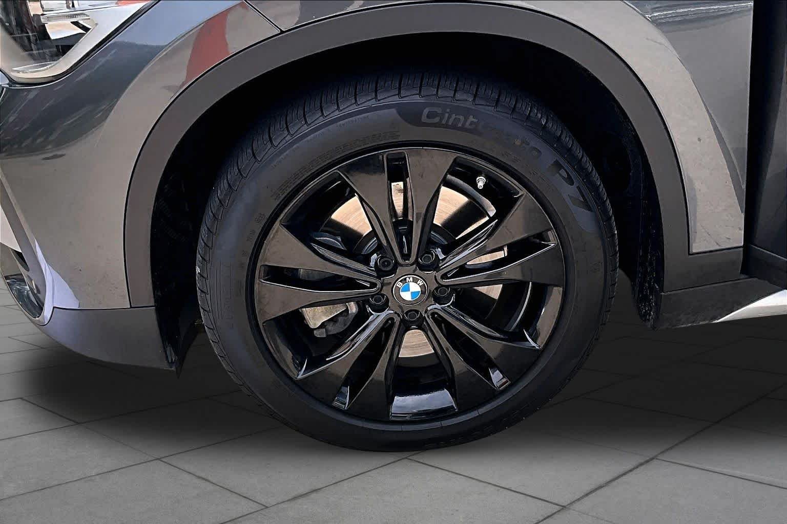 Used 2020 Mineral Gray Metallic BMW sDrive28i image 9