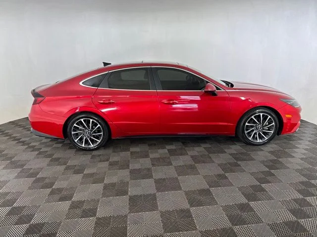 Used 2020 Red Hyundai Limited image 4