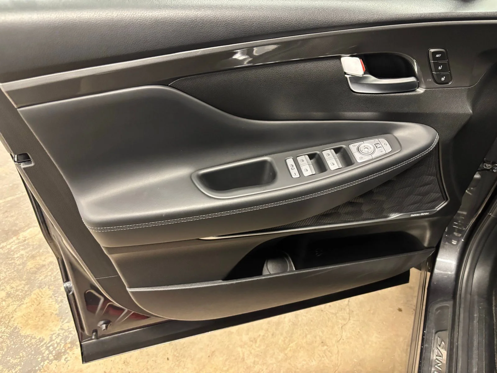 Used 2023 Gray Hyundai Calligraphy image 18