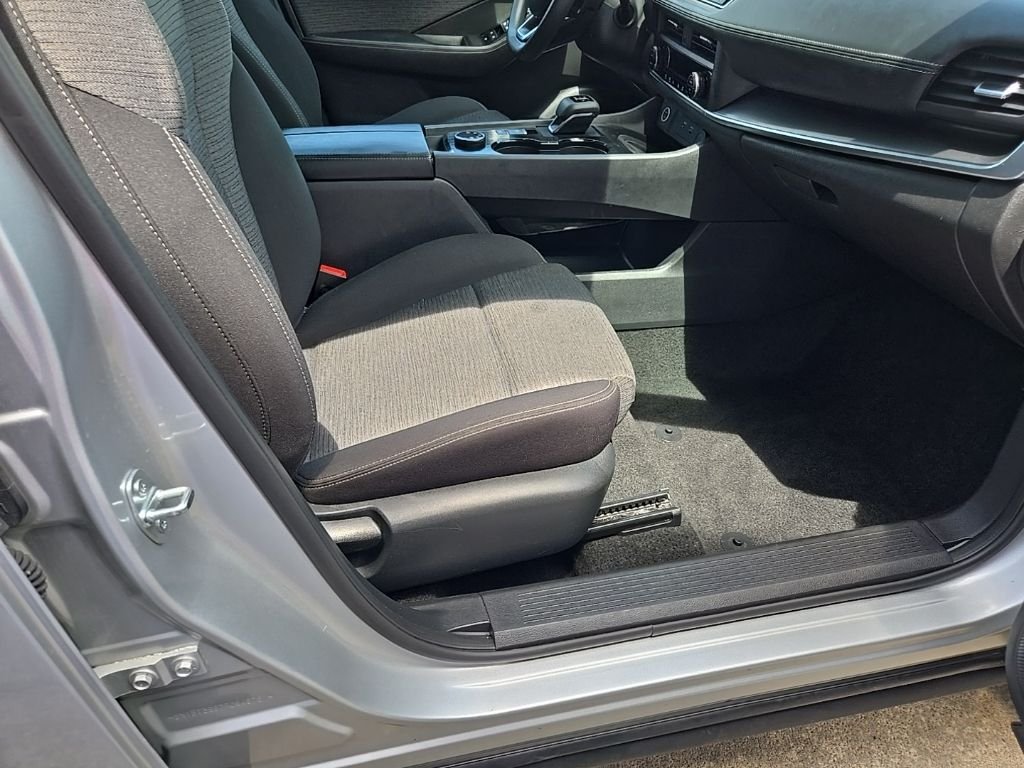 Used 2023 Silver Nissan SV image 70