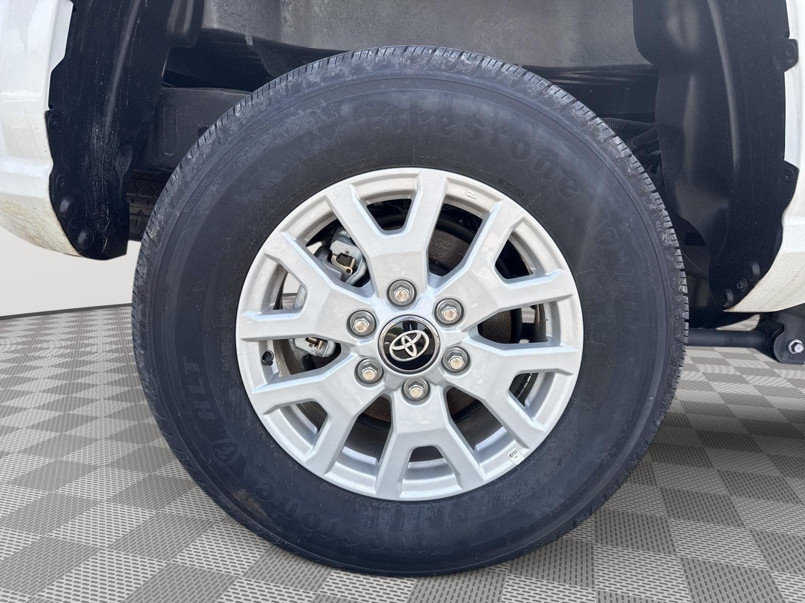 2025 Toyota Tacoma SR5 - Photo 7