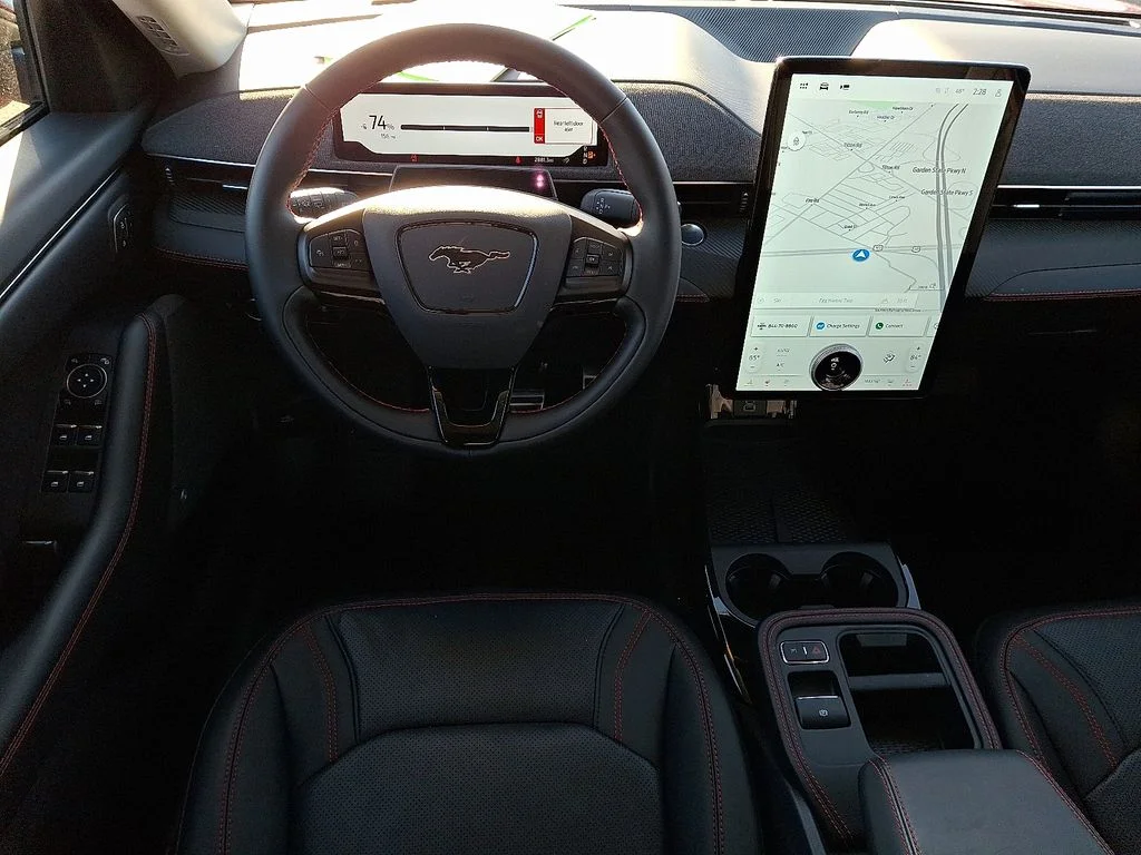 2025 Ford Mustang Mach-E Premium - Photo 11
