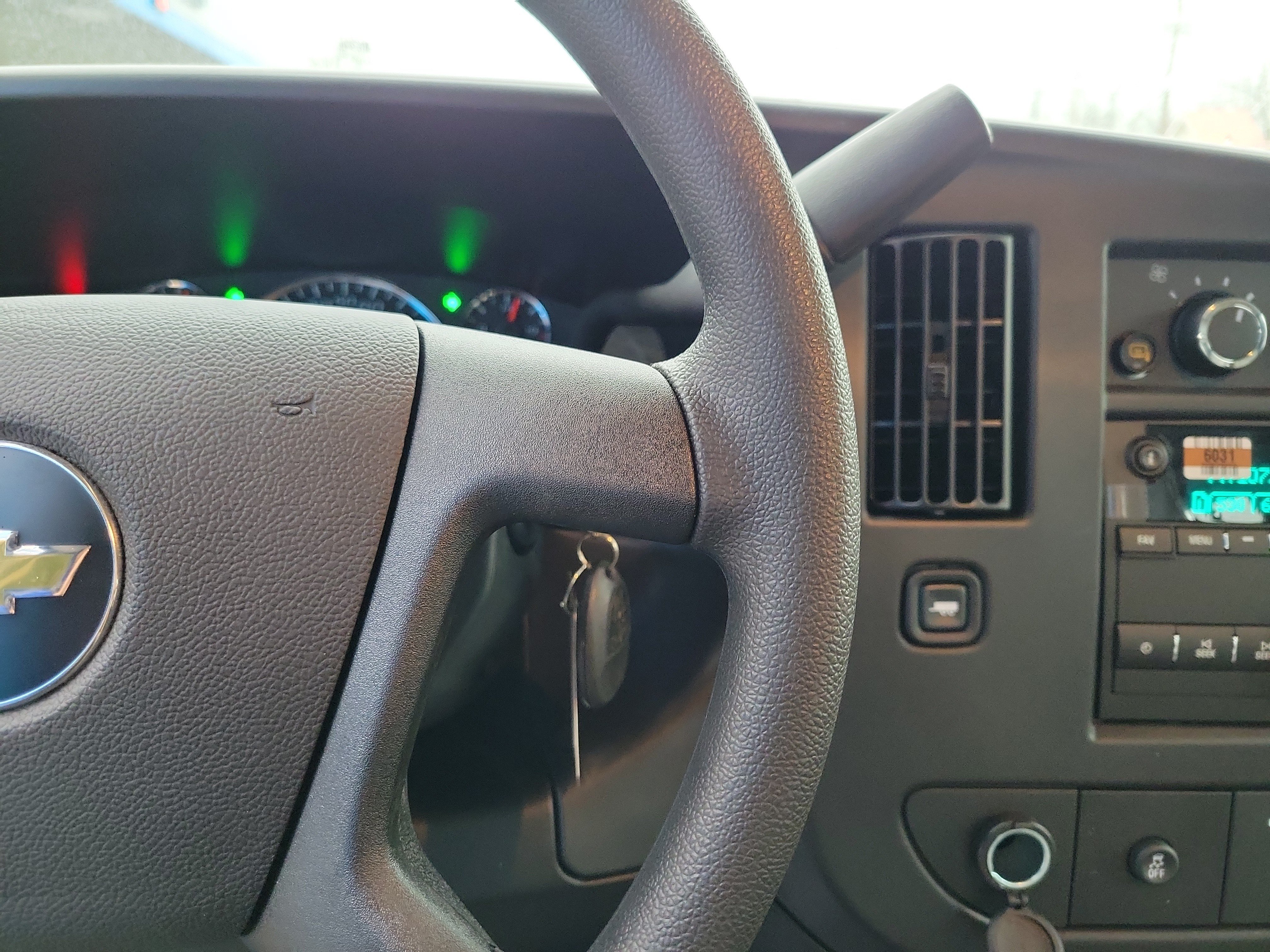2025 Chevrolet Express Cargo Work Van - Photo 23