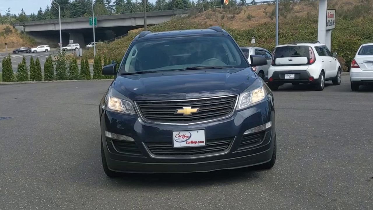 2017 Chevrolet Traverse LS photo 2