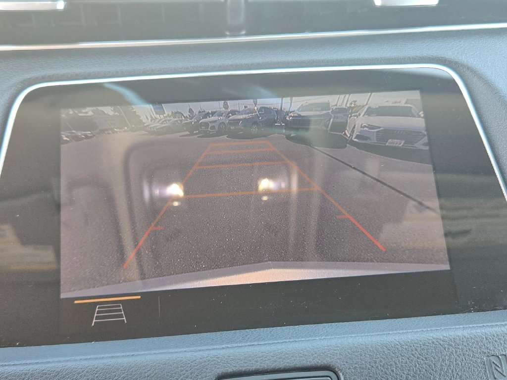 Used 2019 Silver Cadillac Luxury image 7