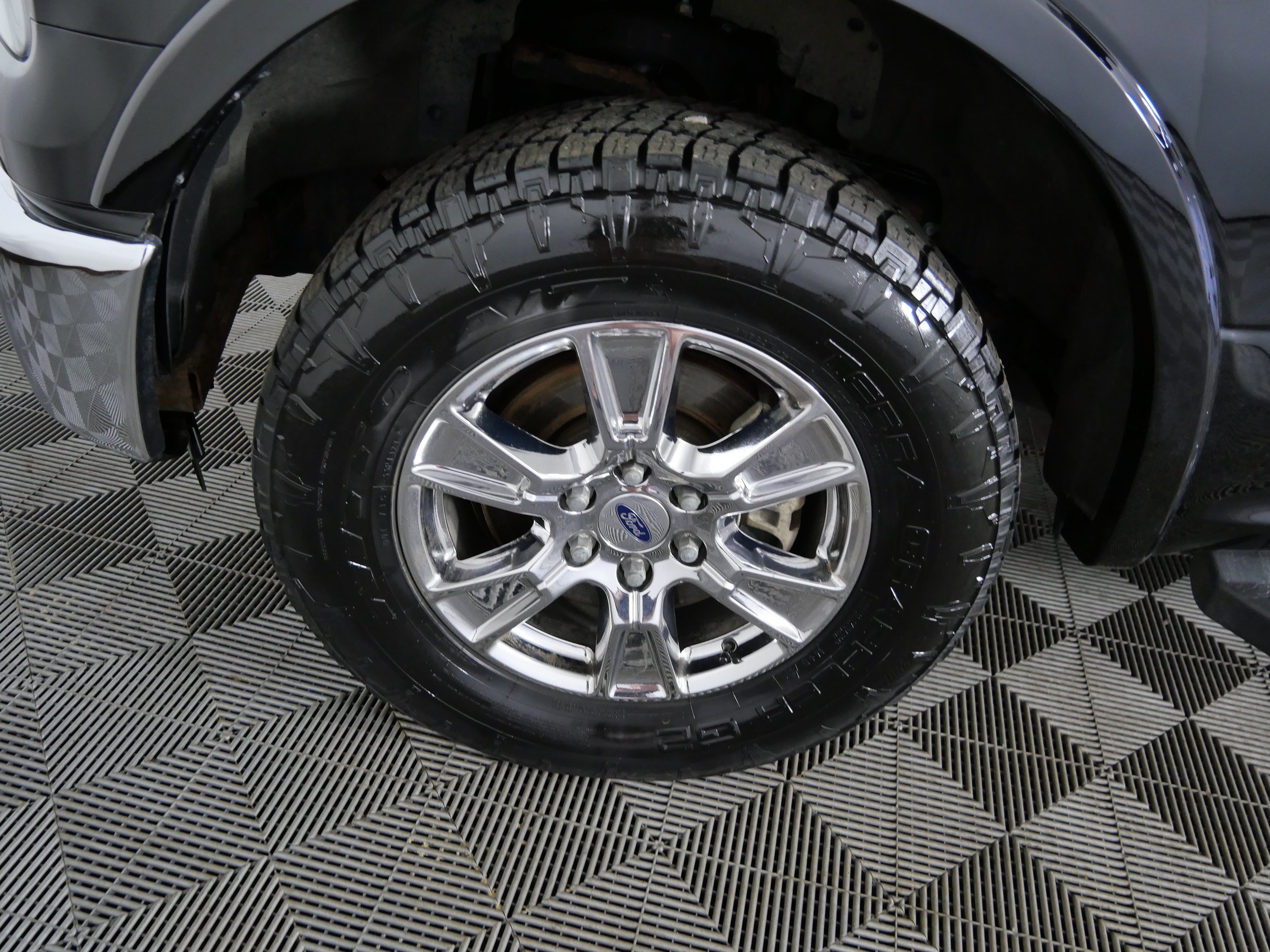 Used 2016 Shadow Black Ford Lariat image 15