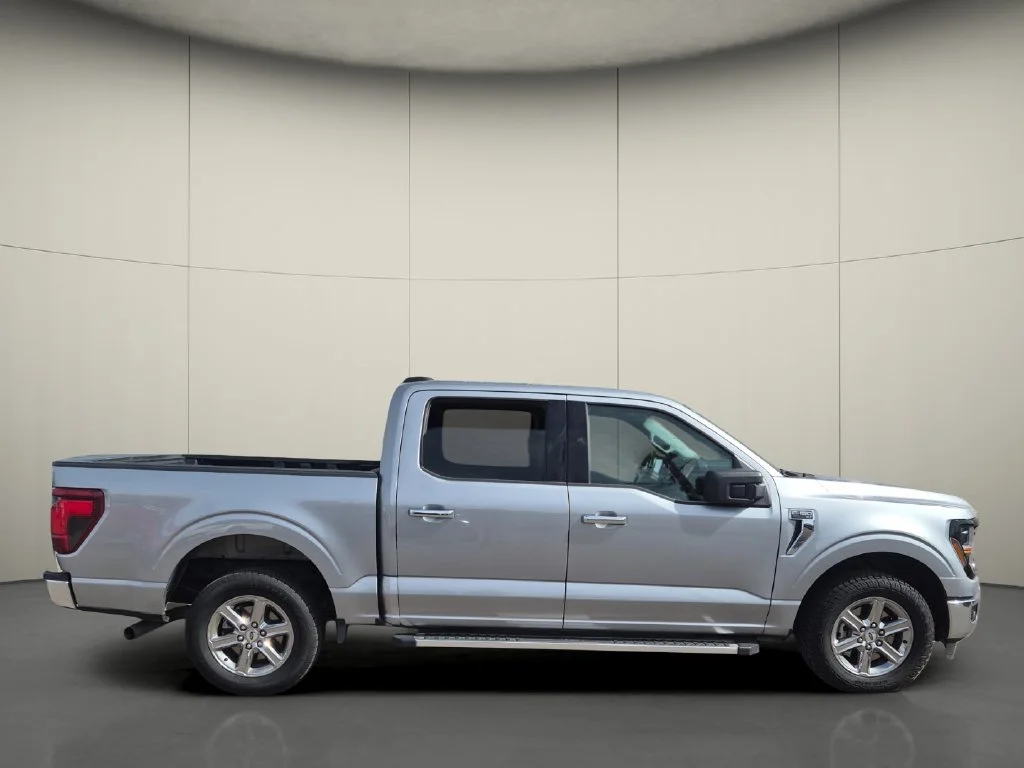 Used 2025 Silver Ford XLT image 7