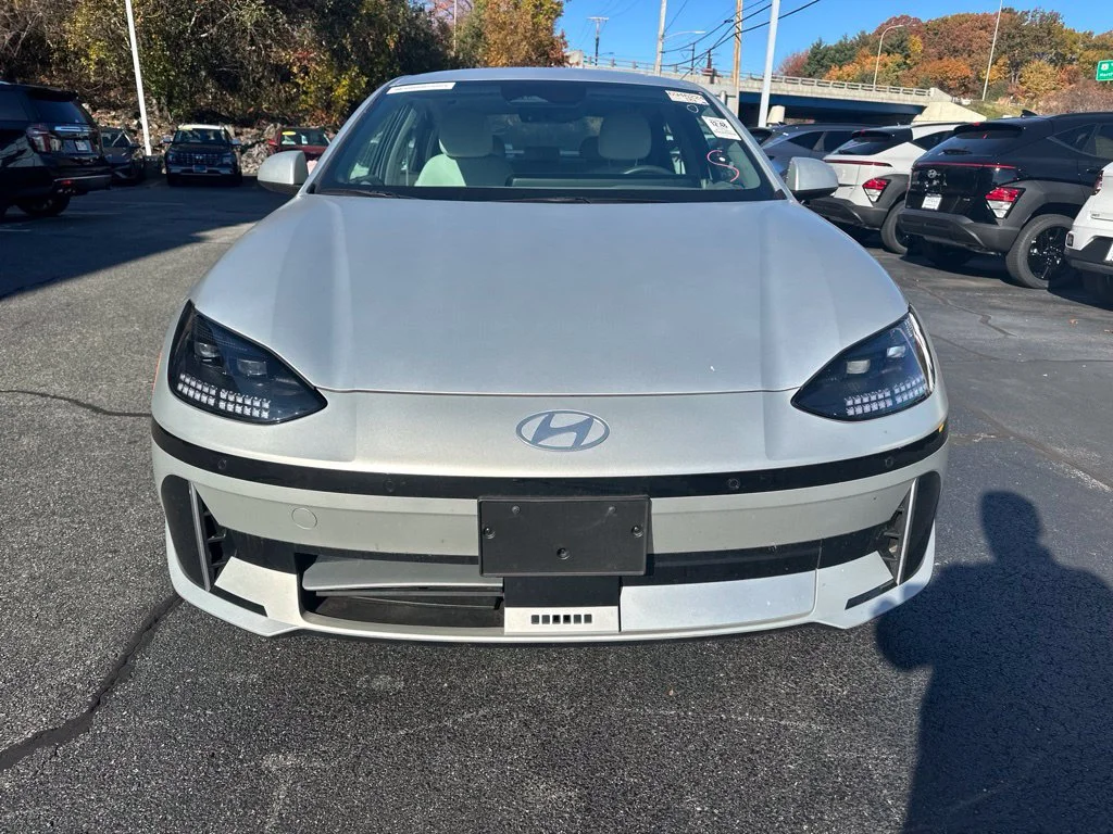 Used 2023 Gold Hyundai SEL image 2