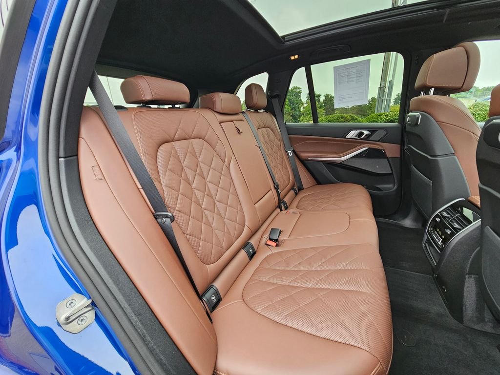 Used 2026 Marina Bay Blue Metallic BMW M60i image 23