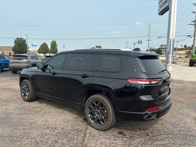 Used 2023 Black Jeep Summit image 5