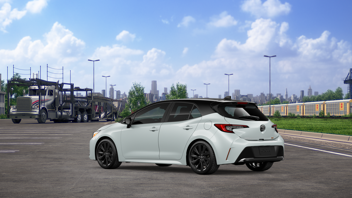 New 2026 Wind Chill Pearl with Midnight Black Metallic roof Toyota XSE image 6