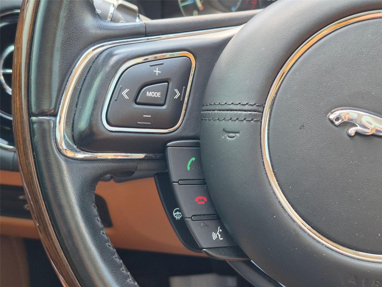 Used 2018 Fuji White Jaguar XJL Portfolio image 22