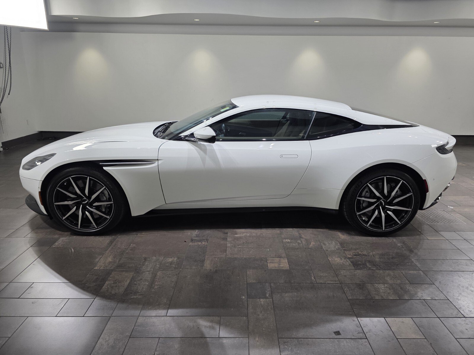 Used 2023 Lunar White Aston Martin V8 Coupe image 22