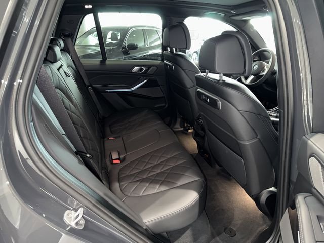 New 2026 Dravit Grey Metallic BMW xDrive50e image 11