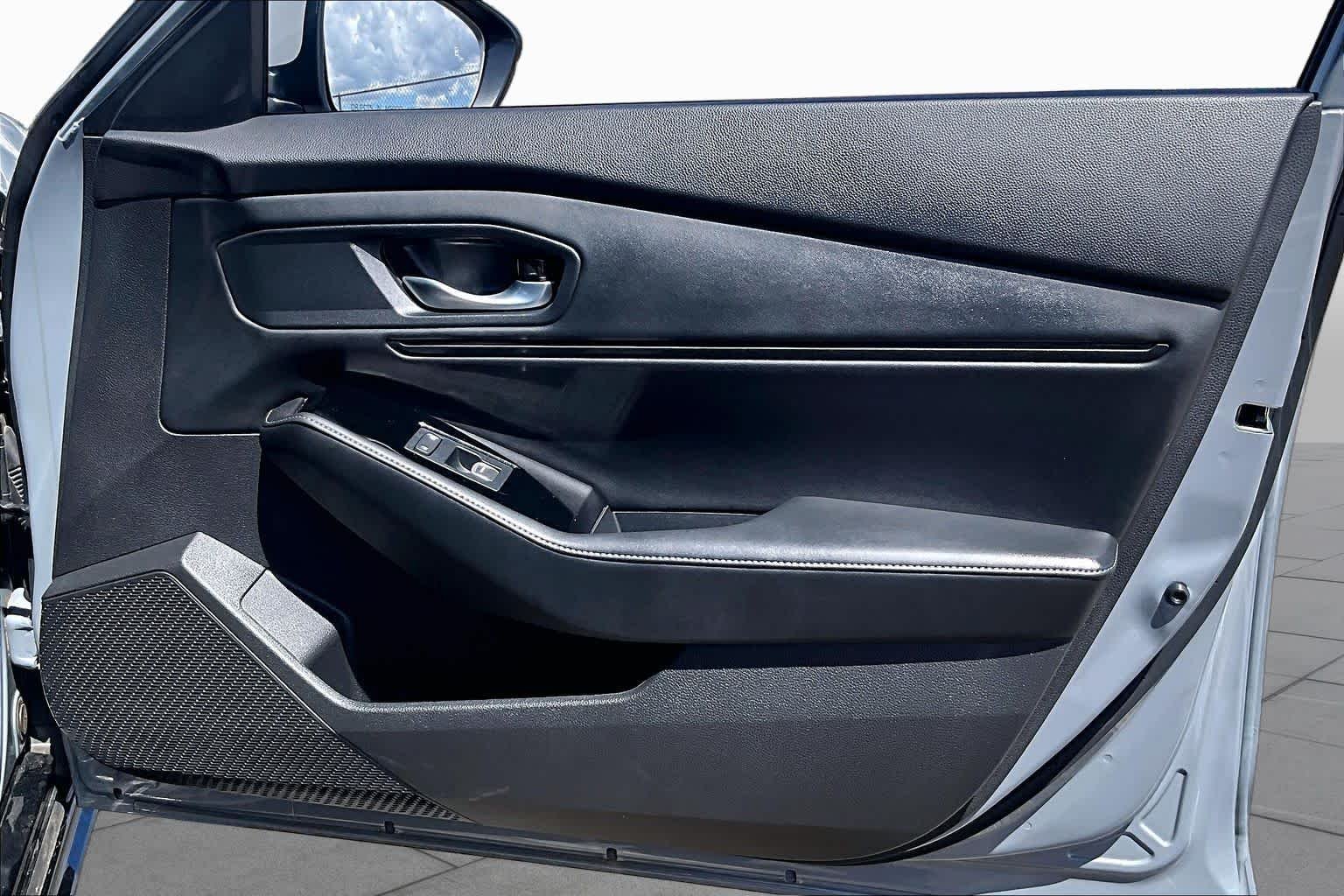 Used 2025 Urban Gray Pearl Honda Touring image 23