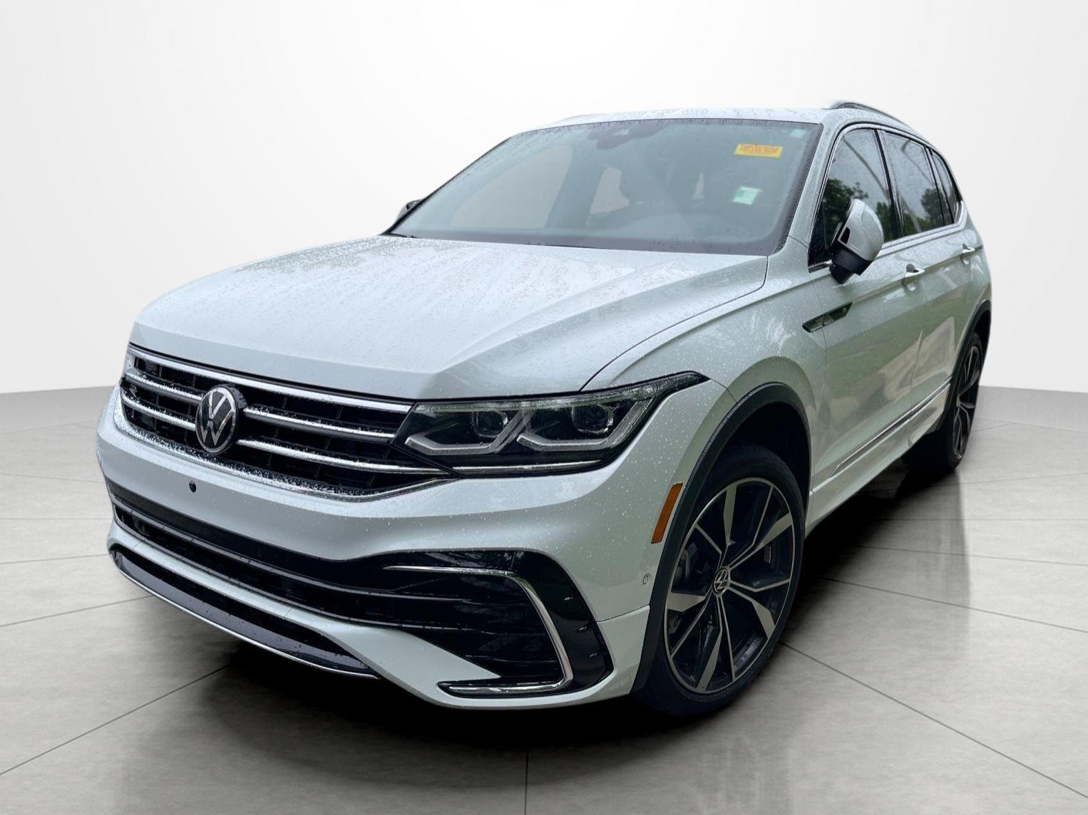 2022 Volkswagen Tiguan 2.0T SEL R-Line 4Motion's photo