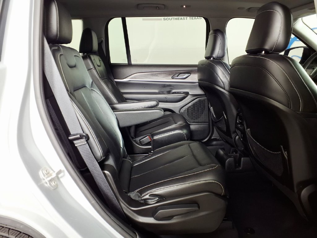 Used 2024 Silver Zynith Jeep Limited image 11