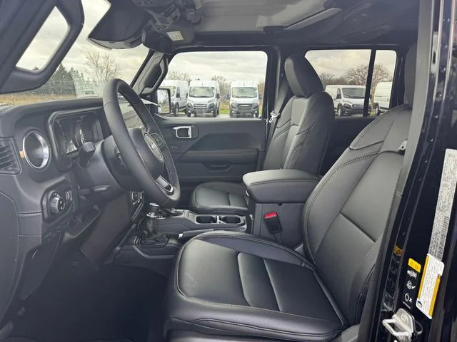 New 2026 Black Clear-Coat Exterior Paint Jeep Sahara image 20