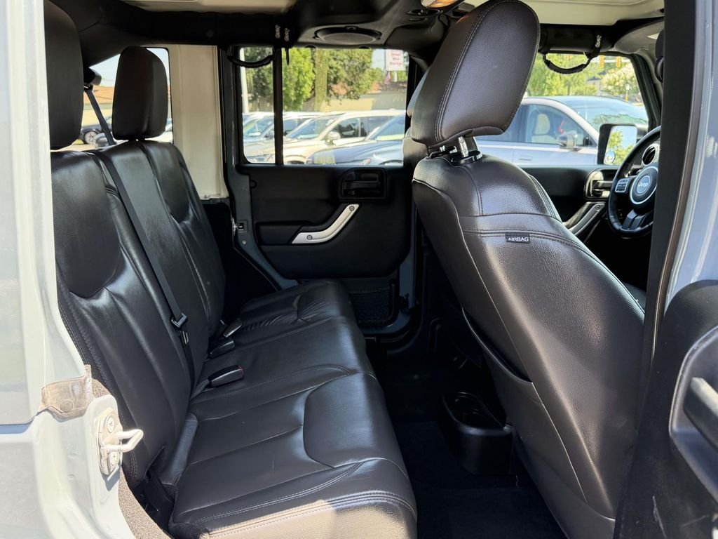 Used 2014 Gray Jeep Unlimited Sahara image 11