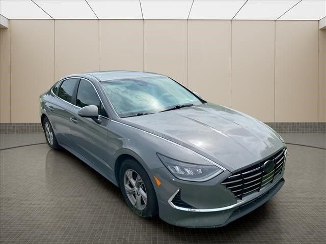Used 2023 Gray Hyundai SE image 6