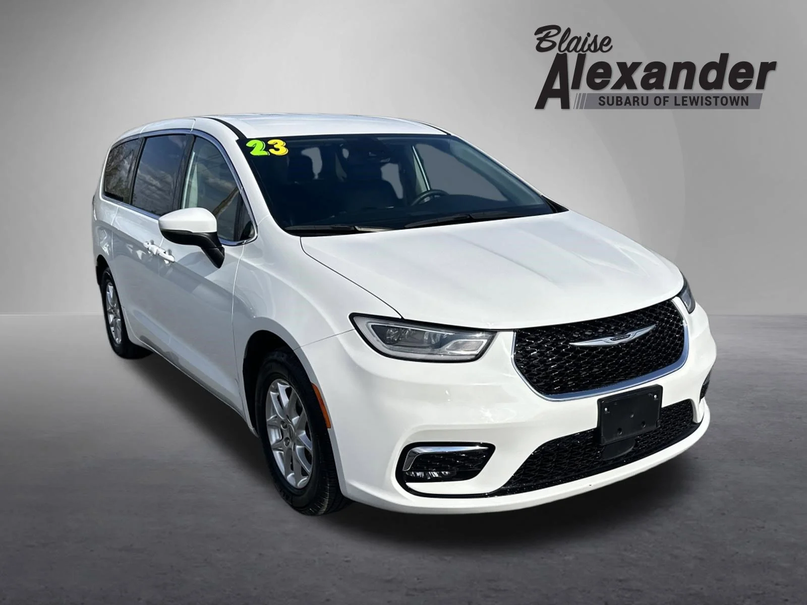 2023 Chrysler Pacifica Touring L's photo