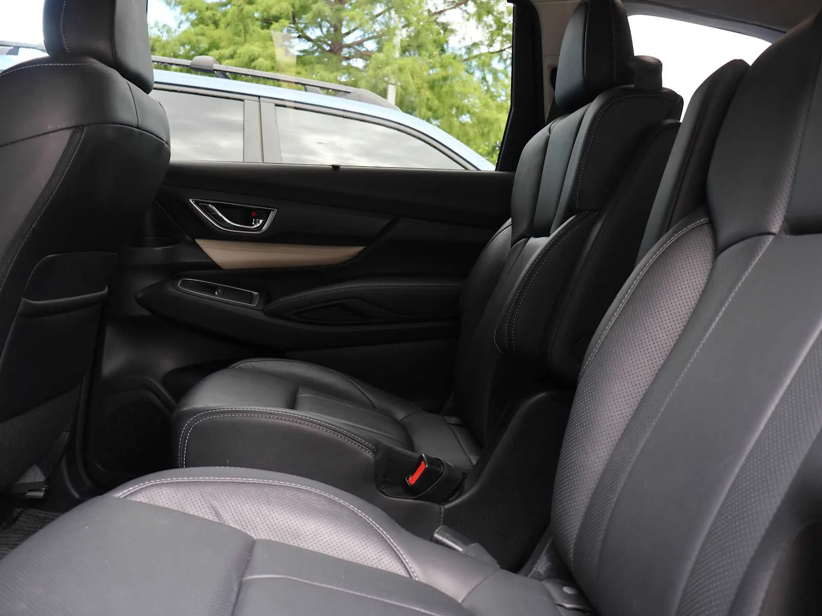 Used 2021 Ice Silver Metallic Subaru Limited image 26