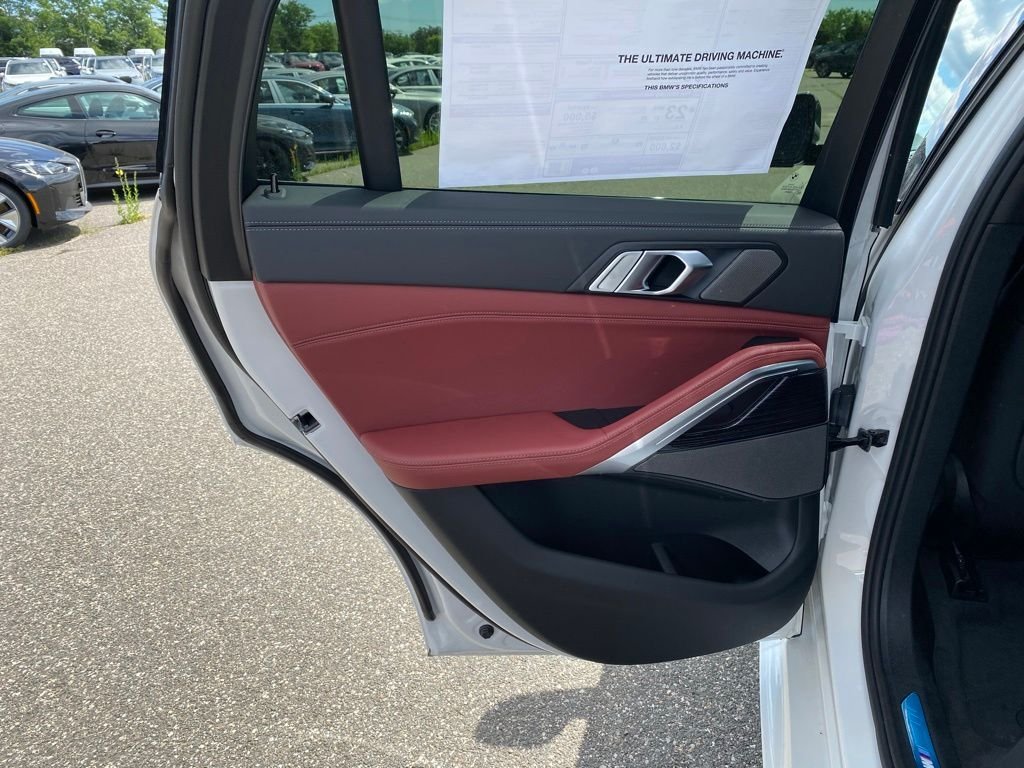 New 2027 Mineral White Metallic BMW xDrive40i image 6