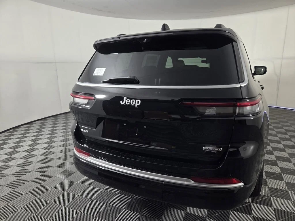 New 2026 Diamond Black Crystal Pearl-Coat Exterior Paint Jeep Summit image 6