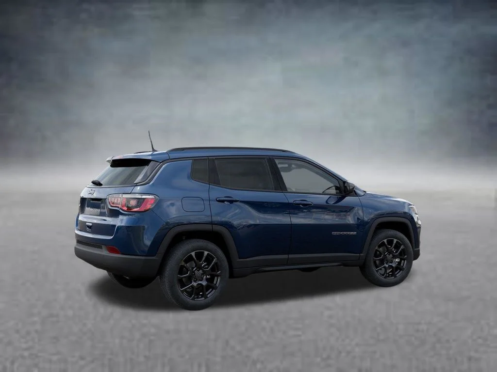 New 2026 Fathom Blue Pearl-Coat Exterior Paint Jeep Latitude image 4