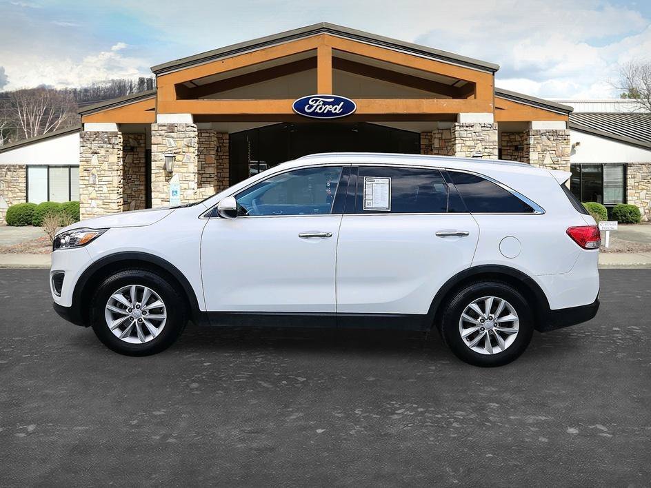 Used 2018 Snow White Pearl Kia LX V6 image 11