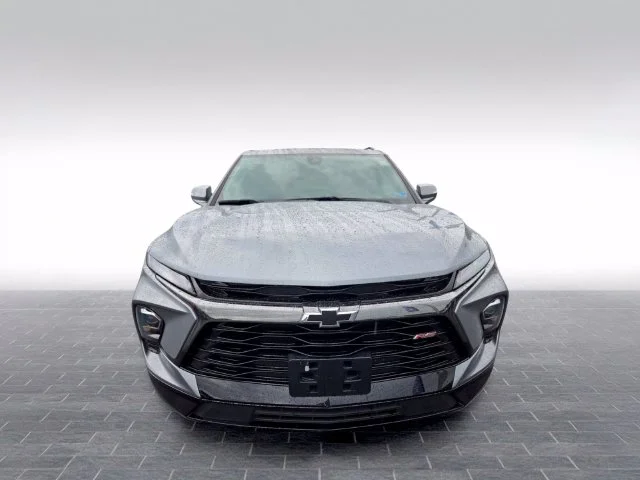Used 2025 Gray Chevrolet RS image 2