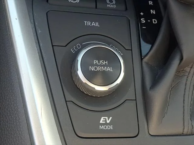 Certified Used 2025 MAGNETIC GRAY MET. Toyota  image 23