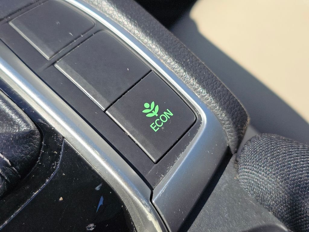 Used 2018  Honda EX image 33