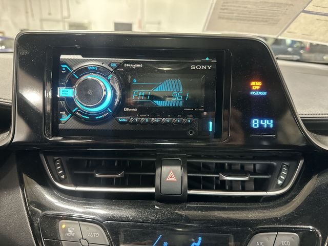 Certified Used 2018 Pearl Toyota XLE image 16