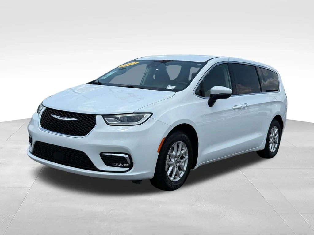 2023 Chrysler Pacifica Touring L's photo