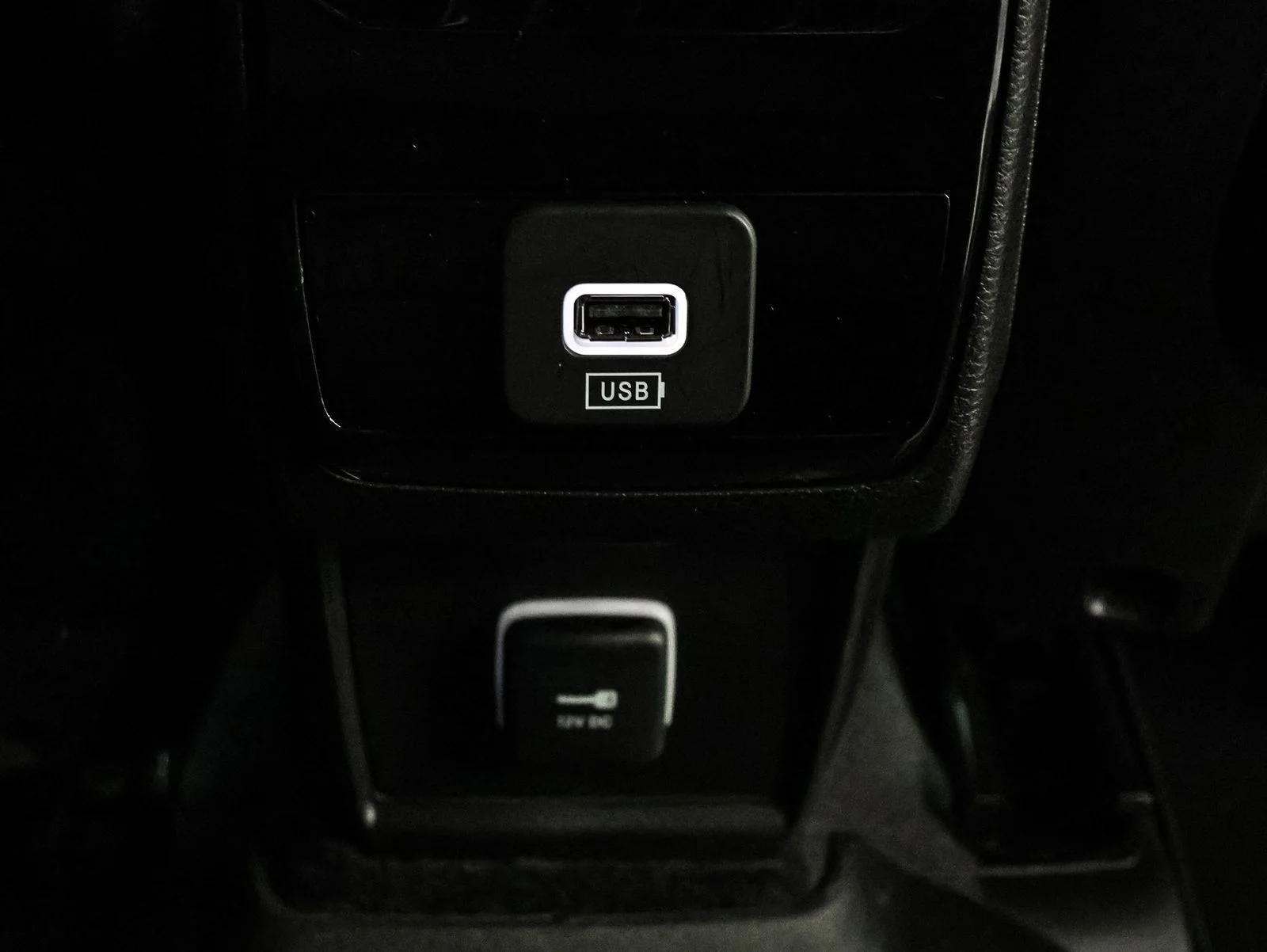 Certified Used 2023 Silver Jeep Limited image 25