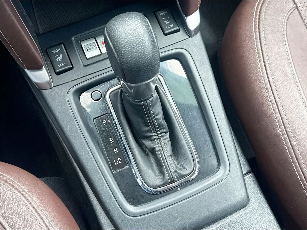 Used 2018 White Subaru 2.5i Touring image 21
