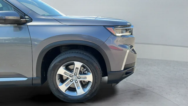 Used 2025  Honda EX-L image 27