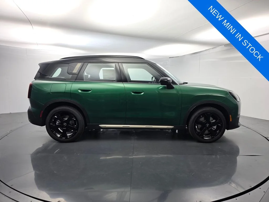 New 2027 Green MINI Signature Plus image 3