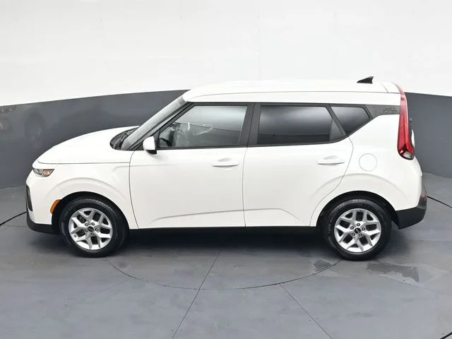 Used 2020 White Kia S image 30