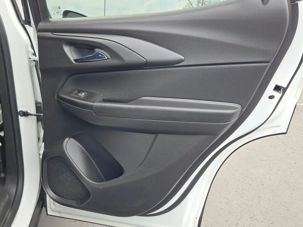 Used 2023 White Chevrolet LT image 10