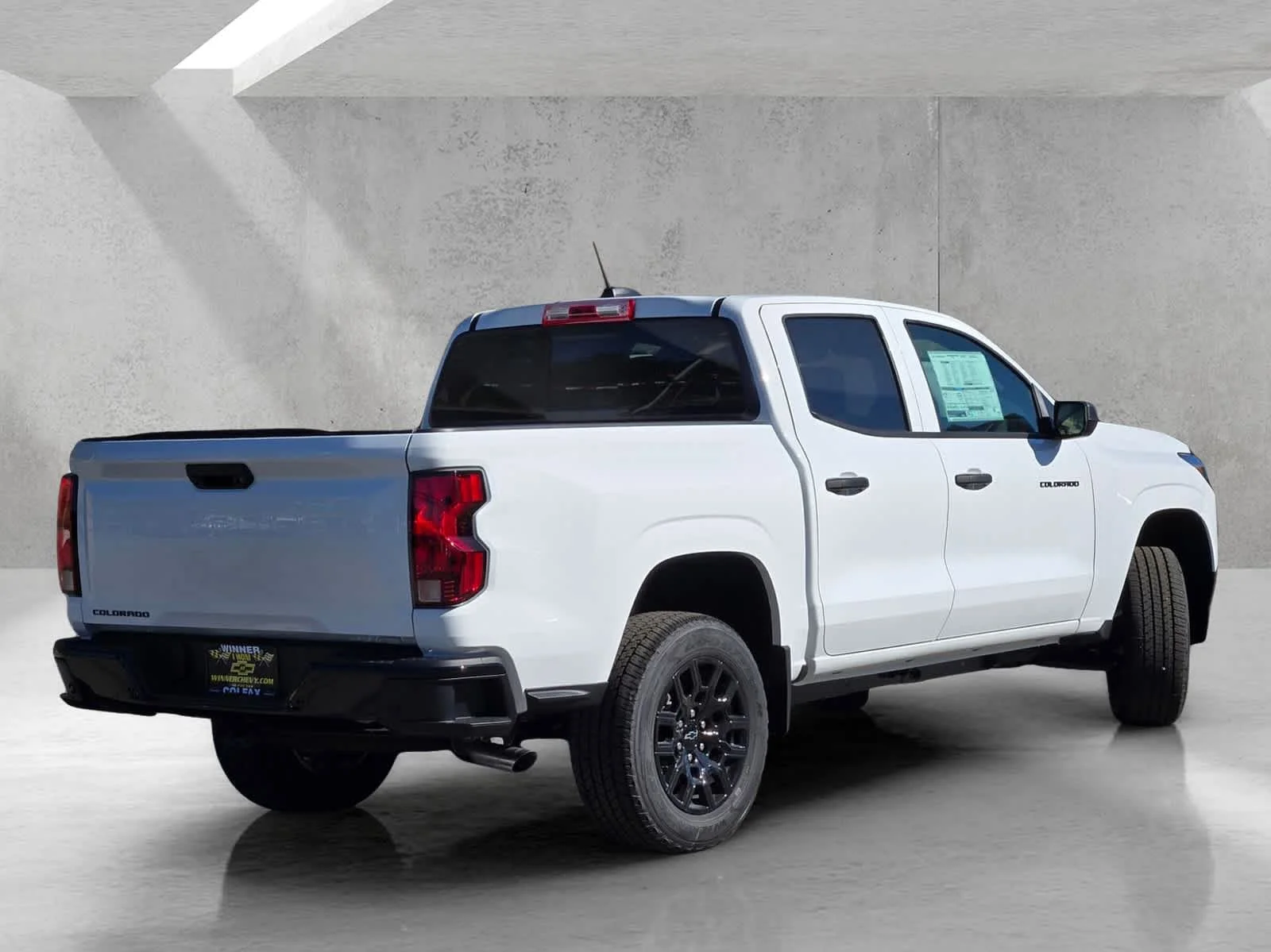 New 2026 Summit White Chevrolet WT image 4