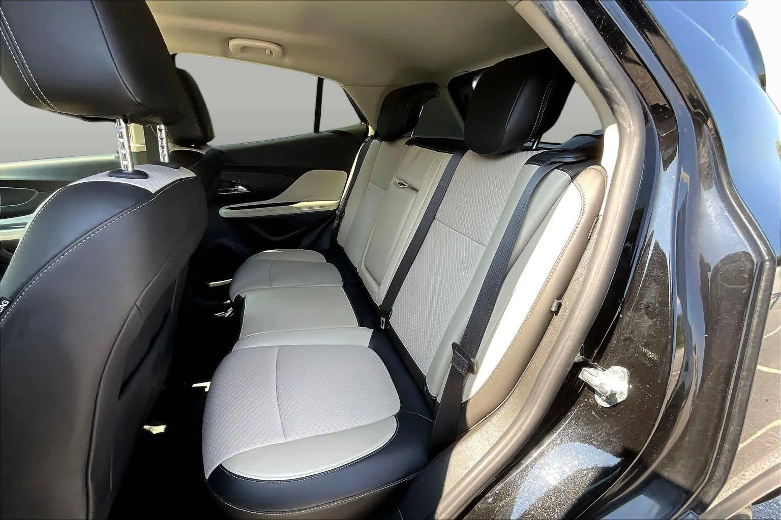Used 2019 Ebony Twilight Metallic Buick Preferred image 19