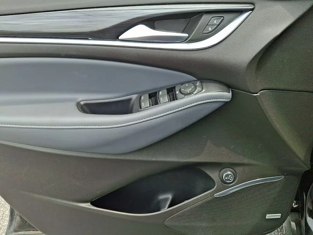Used 2021 Black Buick Essence image 14