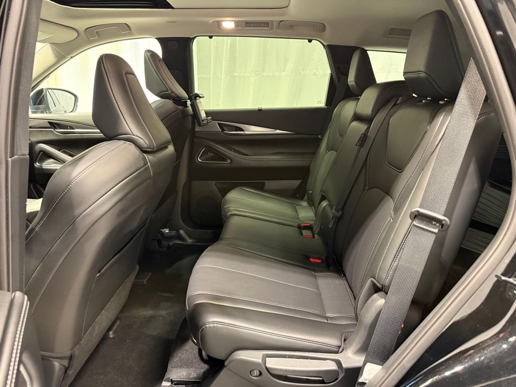 Certified Used 2026 Mineral Black INFINITI LUXE image 23